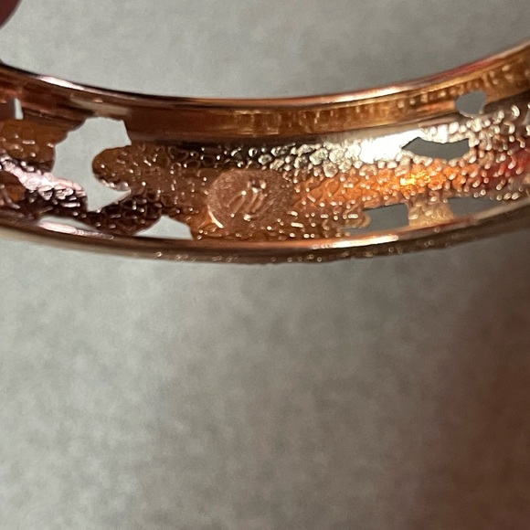 Cloisonné Gold Toned Cream Enamel Cut Out Metal Cuff Bangle Bracelet - Picture 7 of 9